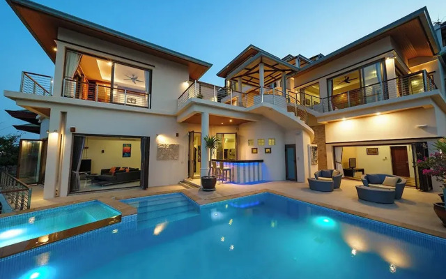 Villa Azure with Infinity Pool