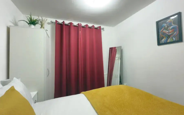 Free Parking/city Centre/long Stay/local Stores