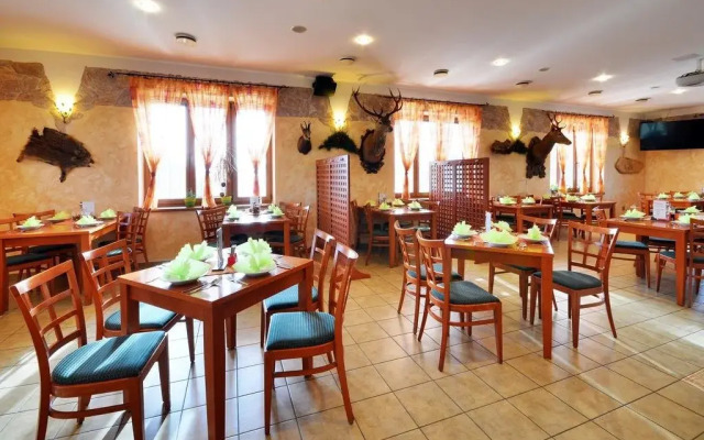 Restaurace a penzion Kamenec