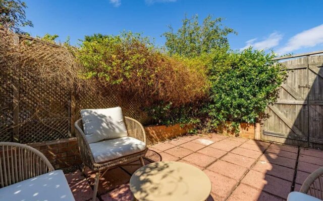 The Fulham Bolthole - Beckoning 2bdr Flat With Garden