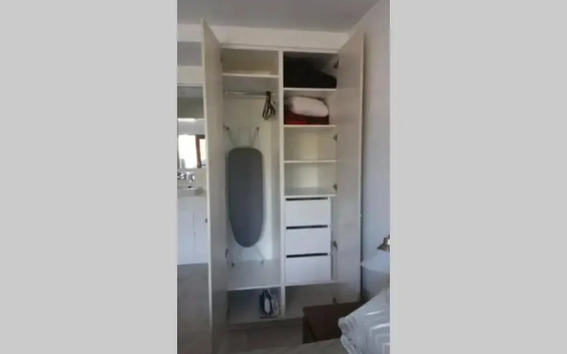 Woolloongabba, comfortable, modern, private studio
