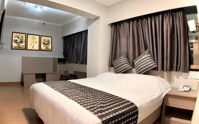 Holiday Hotel