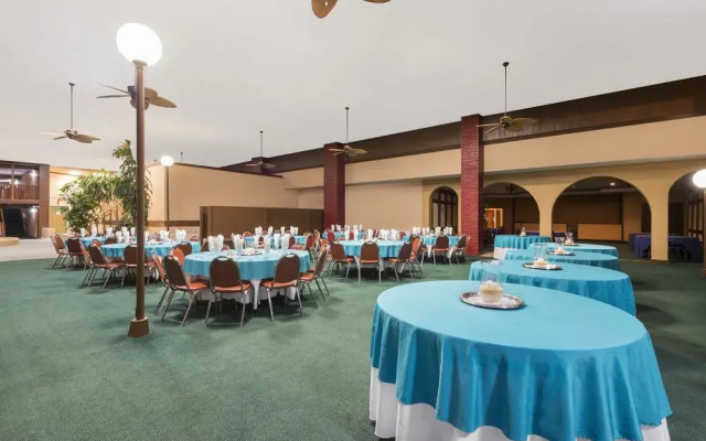 Days Inn & Suites Clovis
