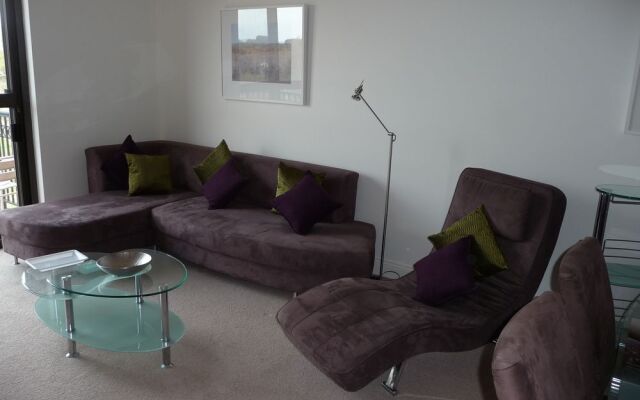 City Escape 2BD in Adelaides East End 4