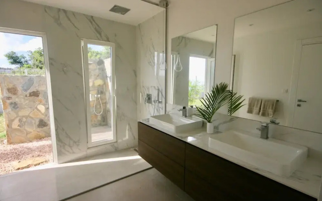 Villa Aqua by Island Properties Online