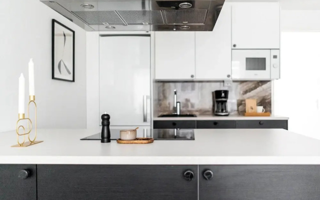 New stylish 1br in the heart of the city
