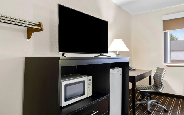 Super 8 by Wyndham La Crosse