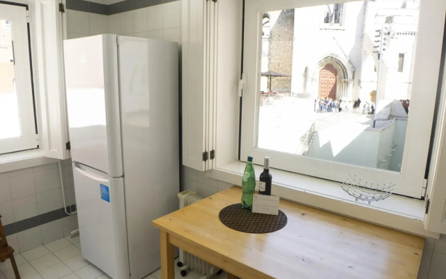 LV Premier Chiado CH1 Balcony Central Elevator