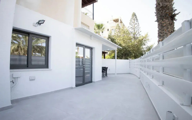Phaedrus Living Luxury Mackenzie Flat