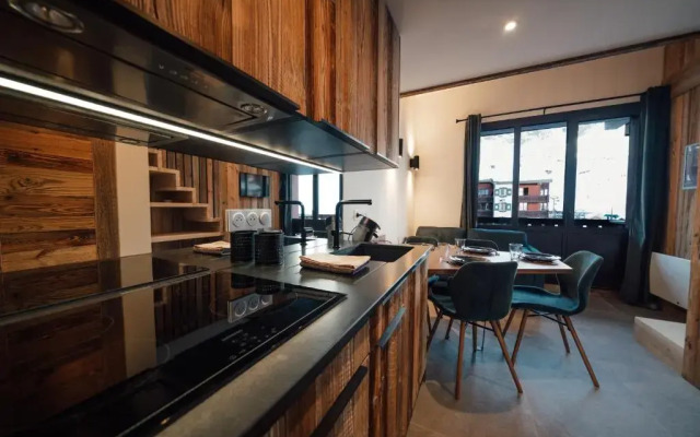 Studio Interlude by ExplorHome