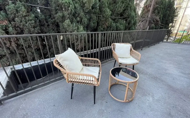 Stylish Westwood Apartment