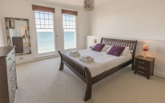 Waters Edge Apartment at Beach House