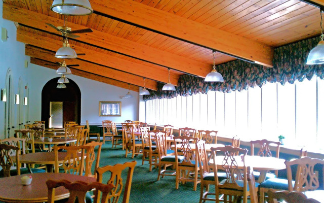 Days Inn & Conf Center by Wyndham Southern Pines Pinehurst