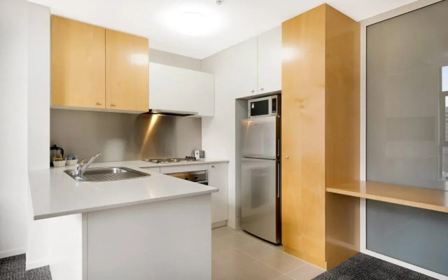 Melbourne CBD Central Apartment Hotel