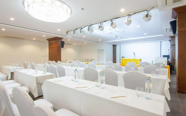 Golden Jomtien Beach Hotel