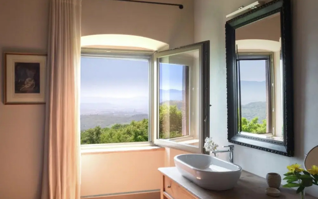 Villa in Tuscany With Organic Wine Estate