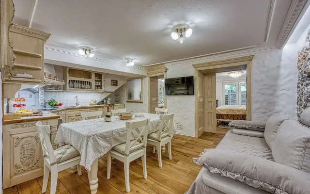 Royal Garden Suite