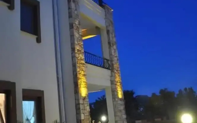 Liona Residence
