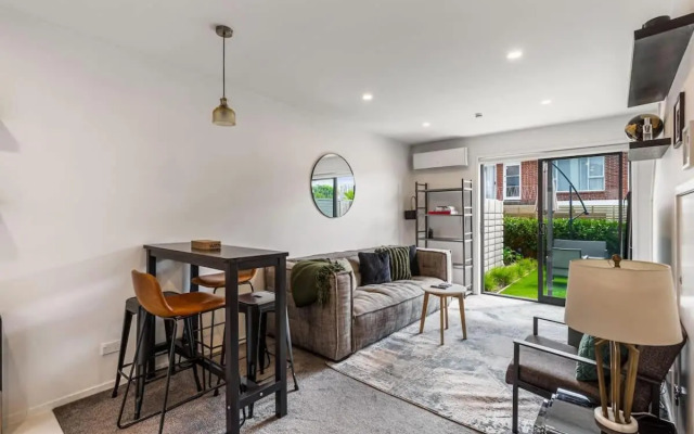 Modern 2br Townhouse Close To Aucklands Best
