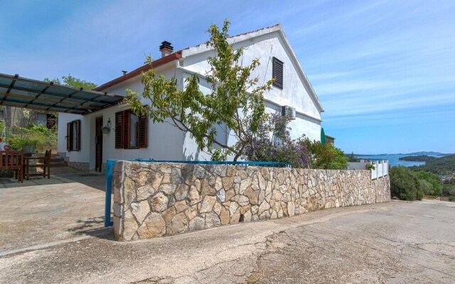 Awesome Home in Zaglav With 2 Bedrooms and Wifi