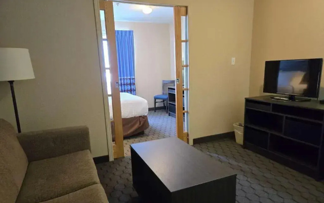Super 8 Swan River MB