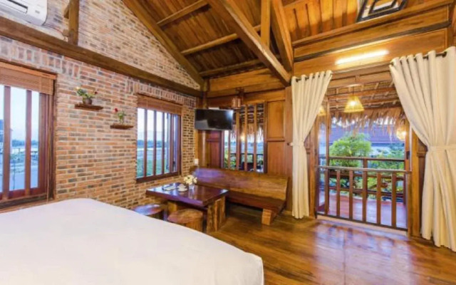 Wooden Lodge Homestay