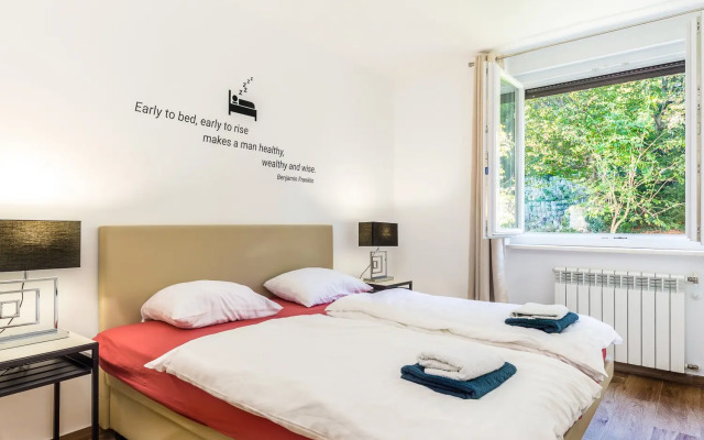 Modern 2bdr Apartment in Old Town- Best Location