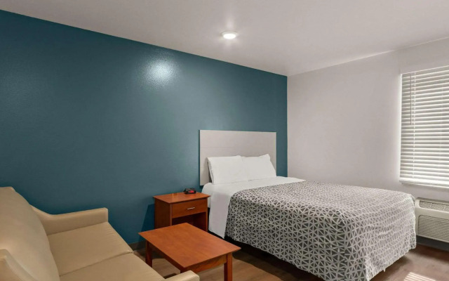 WoodSpring Suites Evansville East