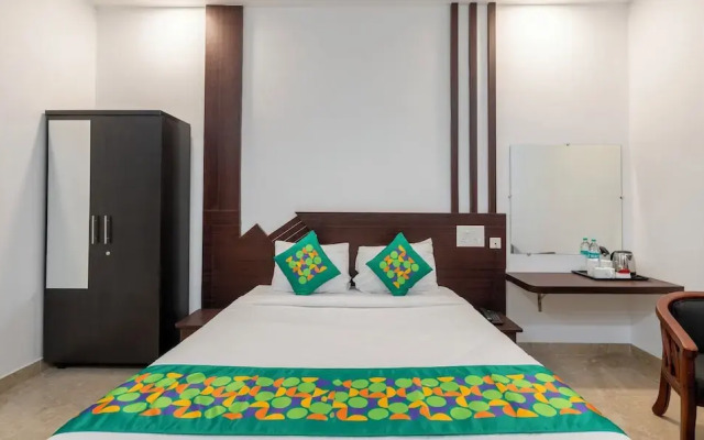 Treebo Royal Plaza,700 Mts From Promenade Beach