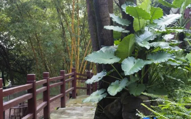 Youju B&B (Qingyuan Taihe Ancient Cave Gulongxia Branch)