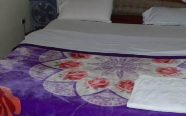 Shalosa Hotel