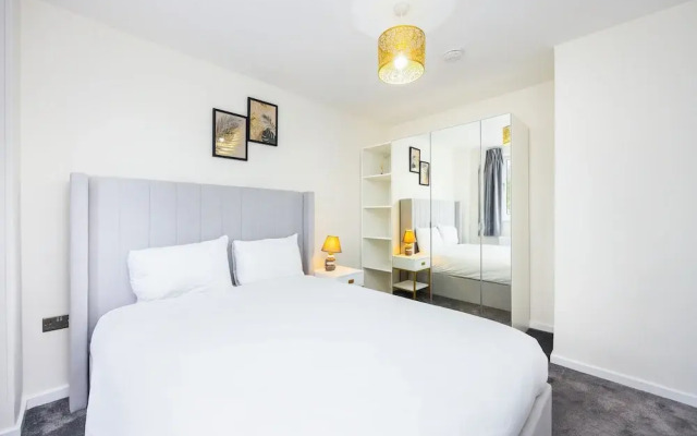 Modern 3 Bedroom House in  Stratford