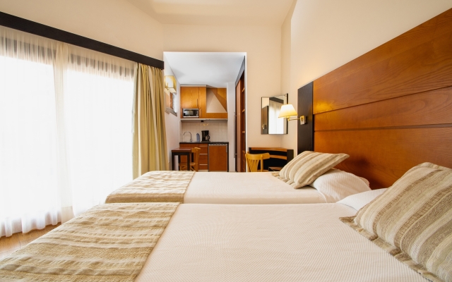 HL Miraflor Suites Hotel