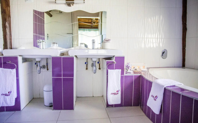 TshiBerry Bed & Breakfast