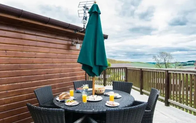 Skylark Lodge With Hot Tub Near Cupar, Fife