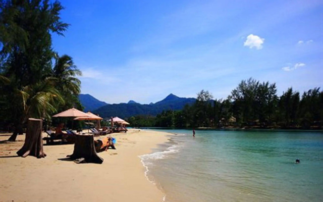 Aana Resort & Spa
