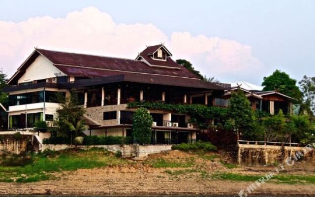 Aekpailin River Kwai Resort