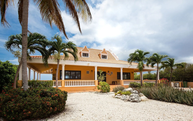 Stunning Caribbean Style Ocean Front Villa