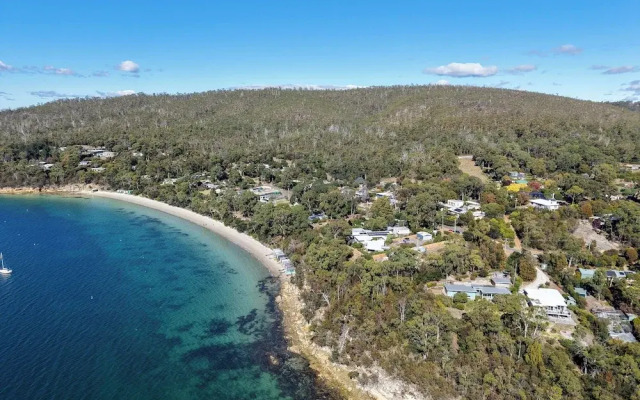 Coningham Beach House - 3 Bedrooms