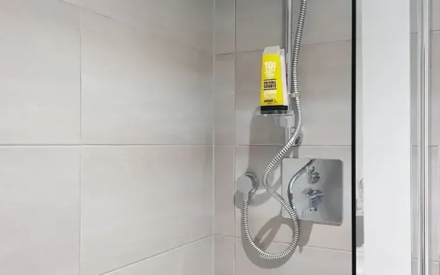 Contractor Bookers at Infinity Apartments