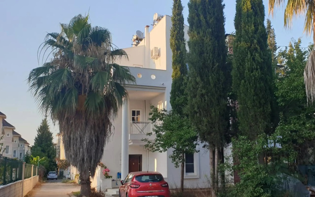 #2 Green Villa in BELEK Golf area with PRIVATE POOL & GARDEN 10 BEDS FULL TRIPLEX VILLA WIFI NETFLIX Full Kitchen & Bed Equipments Air Conditions free parking