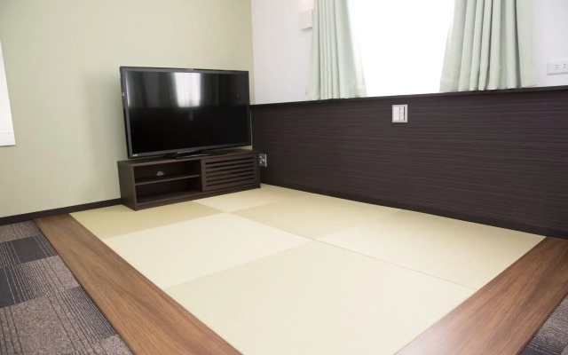 Universal Hotel Reborn