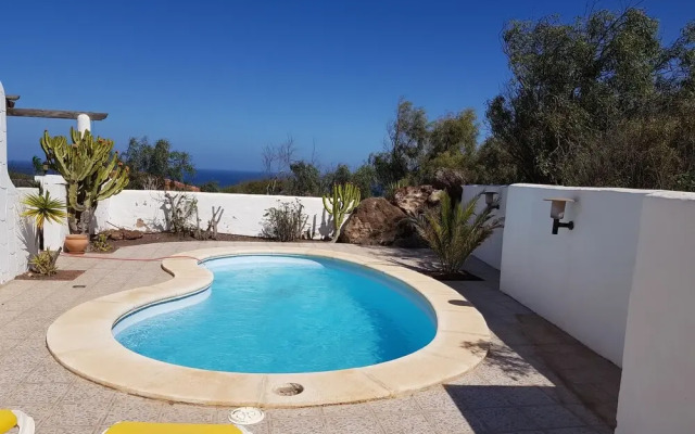 Villa With sea View and Pool