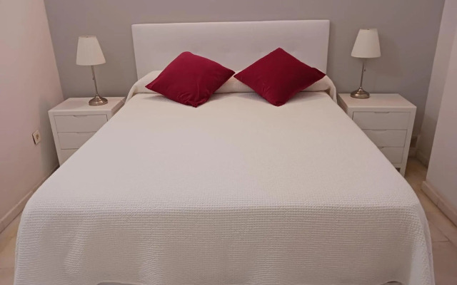 Las Columnas De Adriano. Calle Mármoles, 5