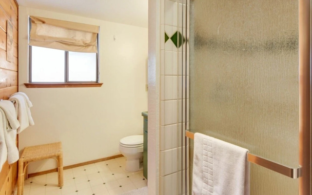 Jerves Tahoe Vacation Cabin by RedAwning