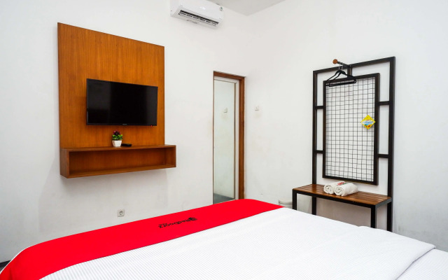 RedDoorz near XT Square 4