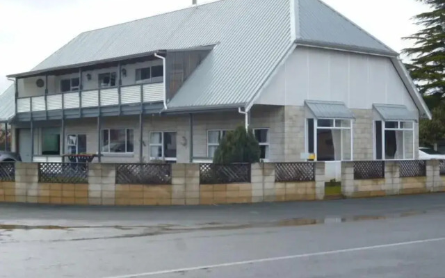 Mackenzie Lodge
