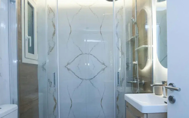Fresh Modern 1 Bd Apt in Vibrant Patisia