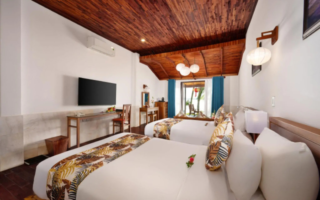 Vinh Hung Riverside Resort & Spa