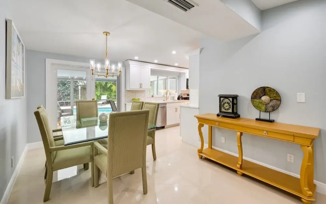 Pelican Nest, Tropical Naples Villa w/ Pool